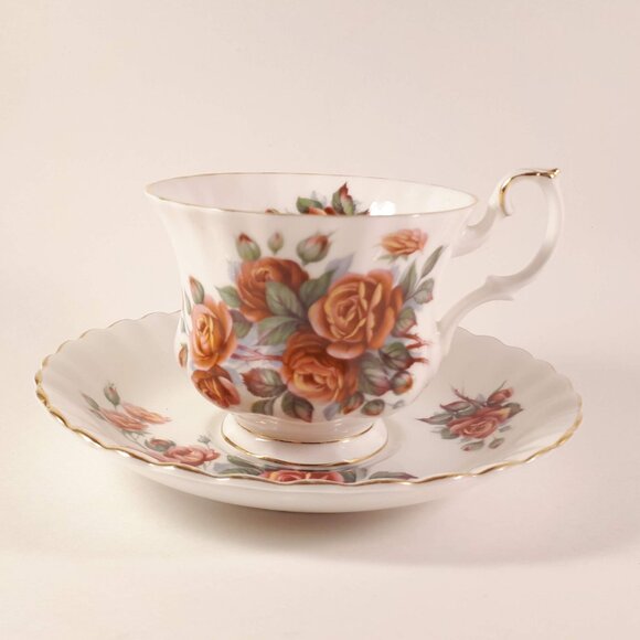 Royal Albert, CENTENNIAL ROSE, Teacup & Saucer, Bone China England - Picture 3 of 10